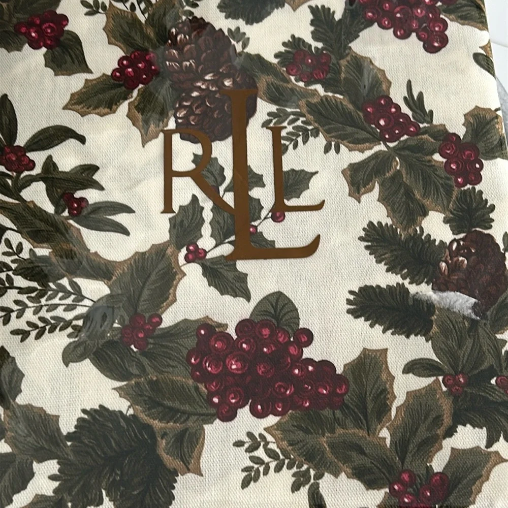 Ralph Lauren BIRCHMONT Ivory Oblong Holly Berries Pinecones Tablecloth